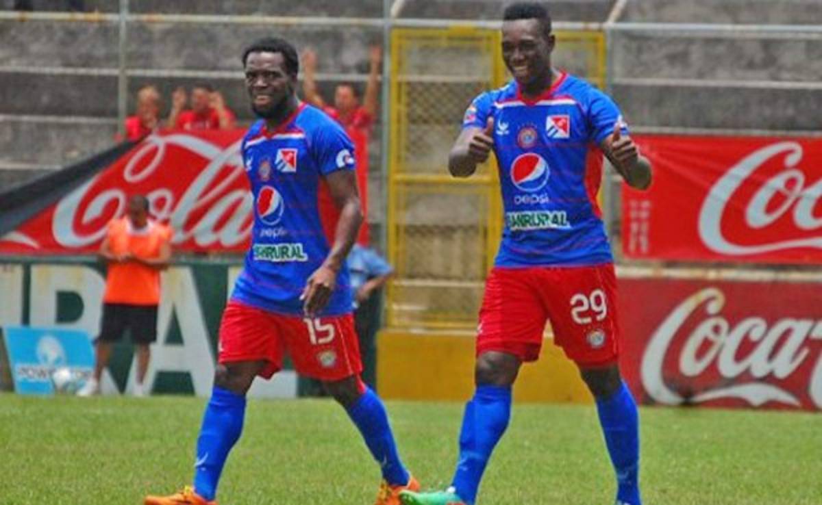 El 'Pery' Martínez con un doblete le da triunfo al Xelajú en Guatemala