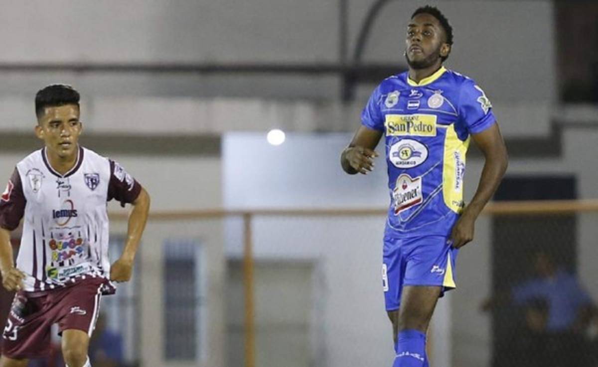 Equipo salvadoreño pierde tres puntos por alinear indebidamente a un jugador