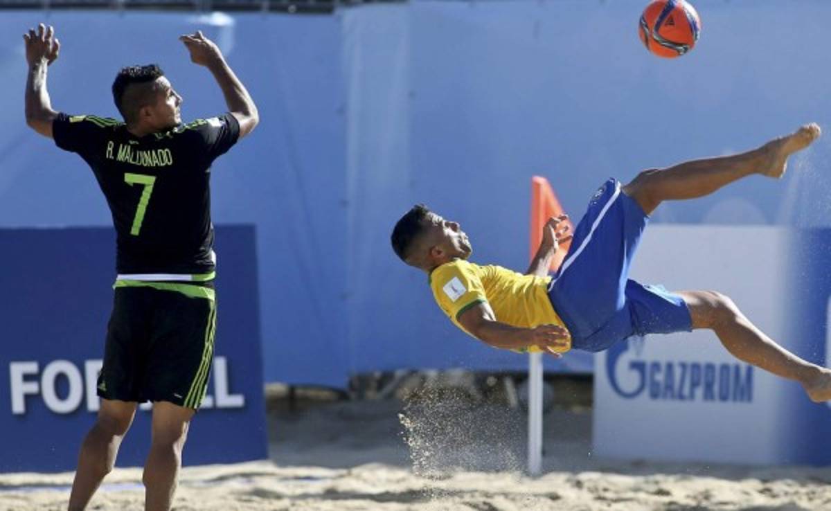 Brasil receta paliza a México en el debut de fútbol playa