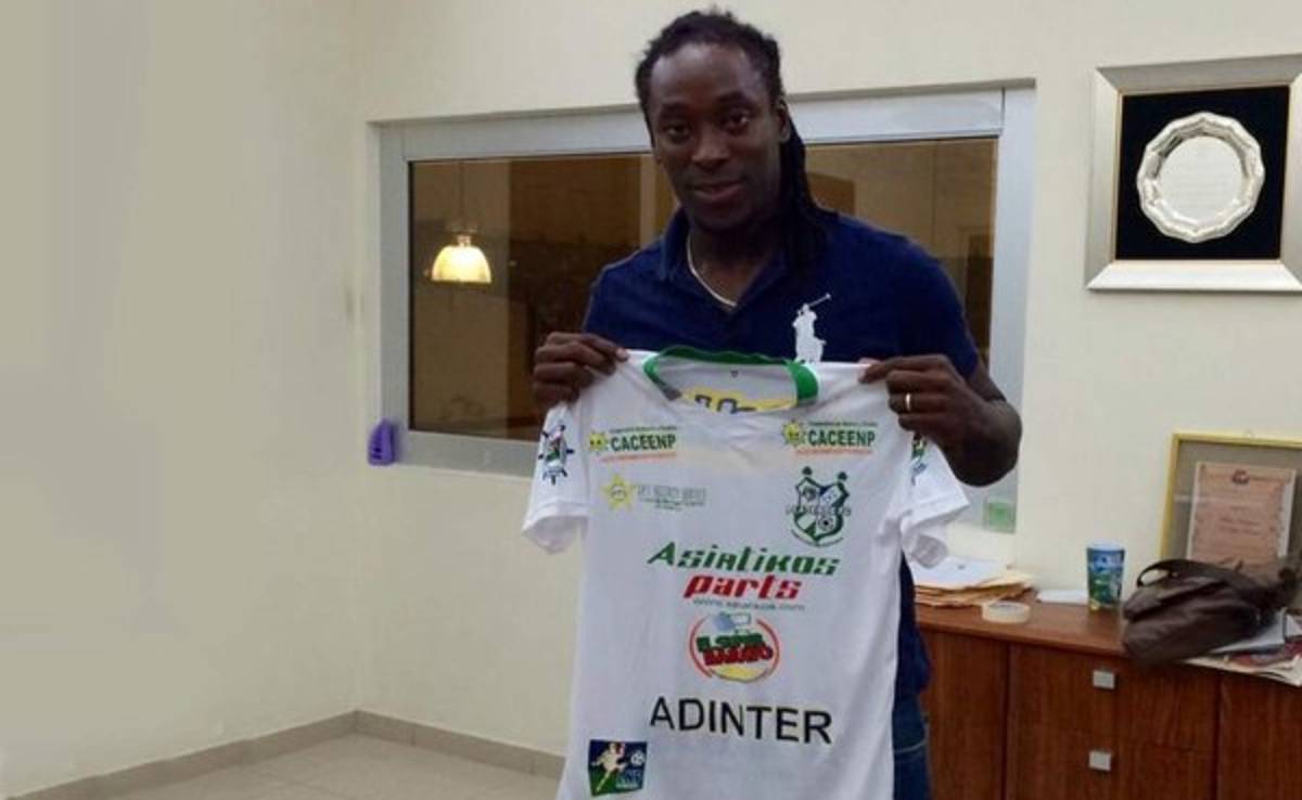 El delantero Rony Flores firma contrato con el Platense