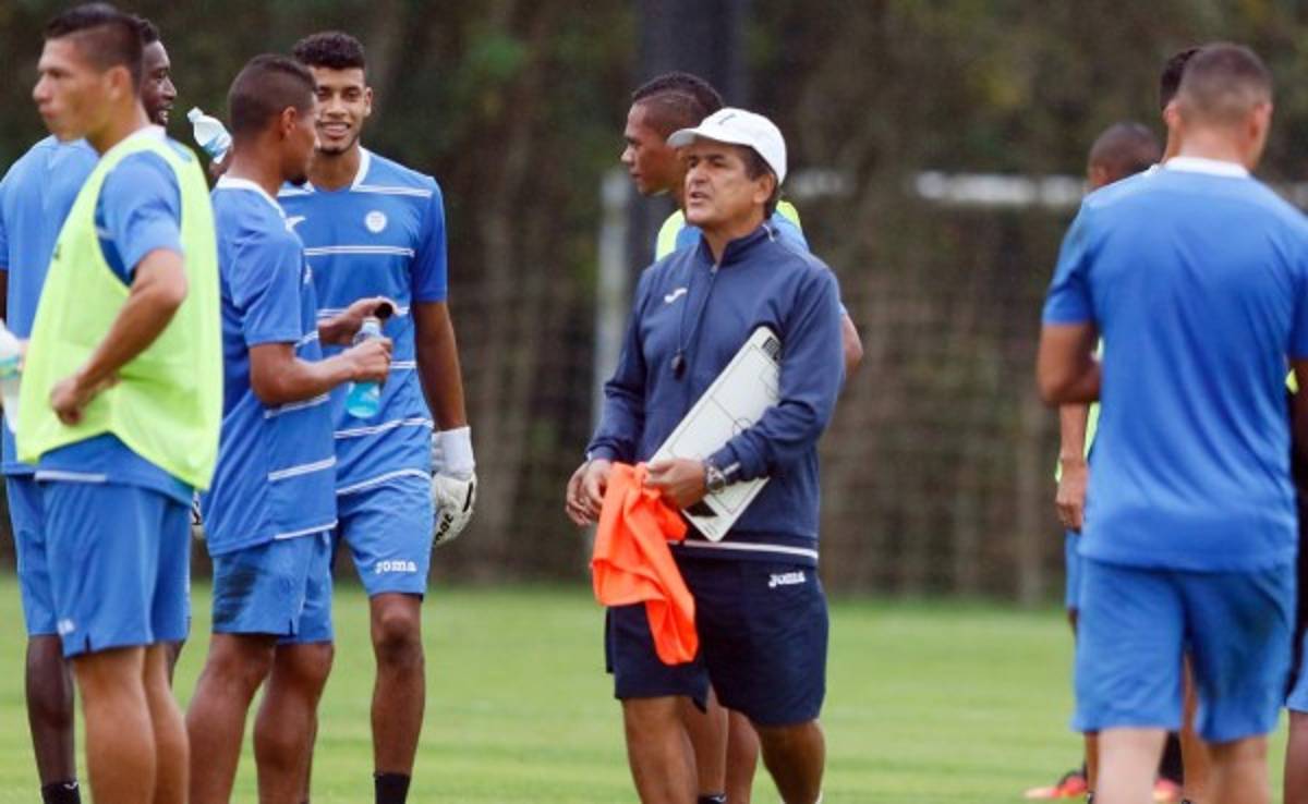 El defensa Allans Vargas sería la novedad de Pinto contra Argelia