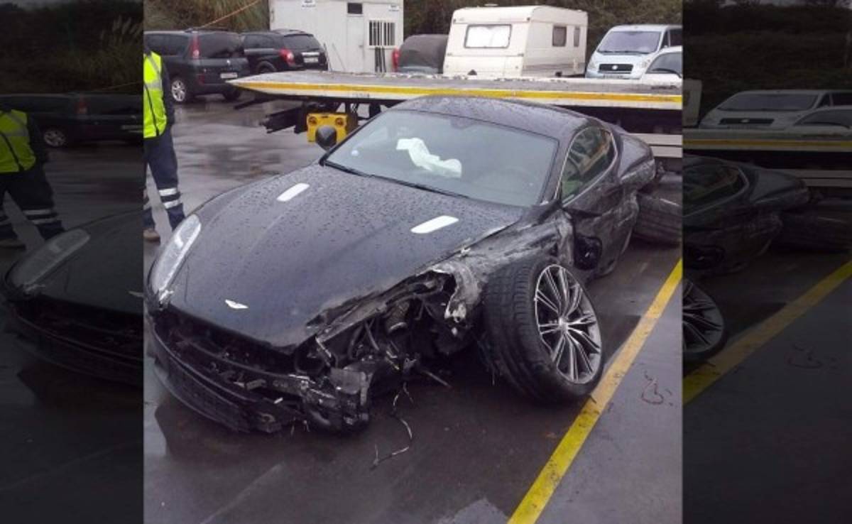 El futbolista Raúl García sale ileso tras estrellar su lujoso Aston Martin