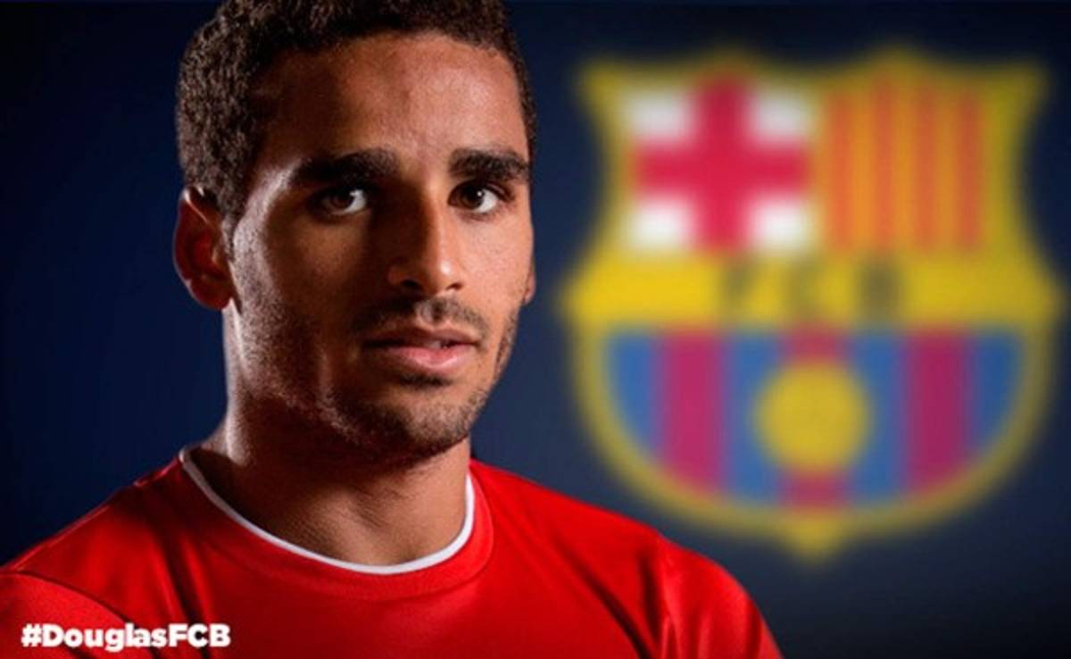 Barcelona oficializa fichaje del brasileño Douglas Pereira