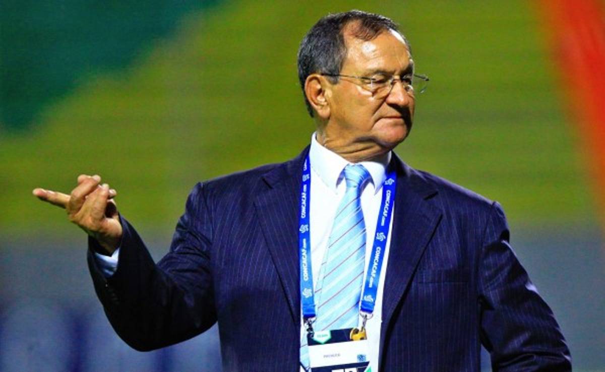 Meza se calienta en conferencia de prensa luego de la derrota ante Real España