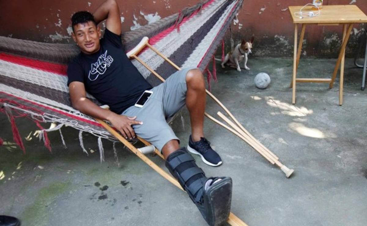 Bryan Acosta: 'Me parte el corazón no poder estar con la Selección'