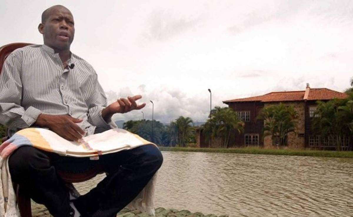 Faustino El Tino Asprilla sale corriendo de su tierra por amenazas