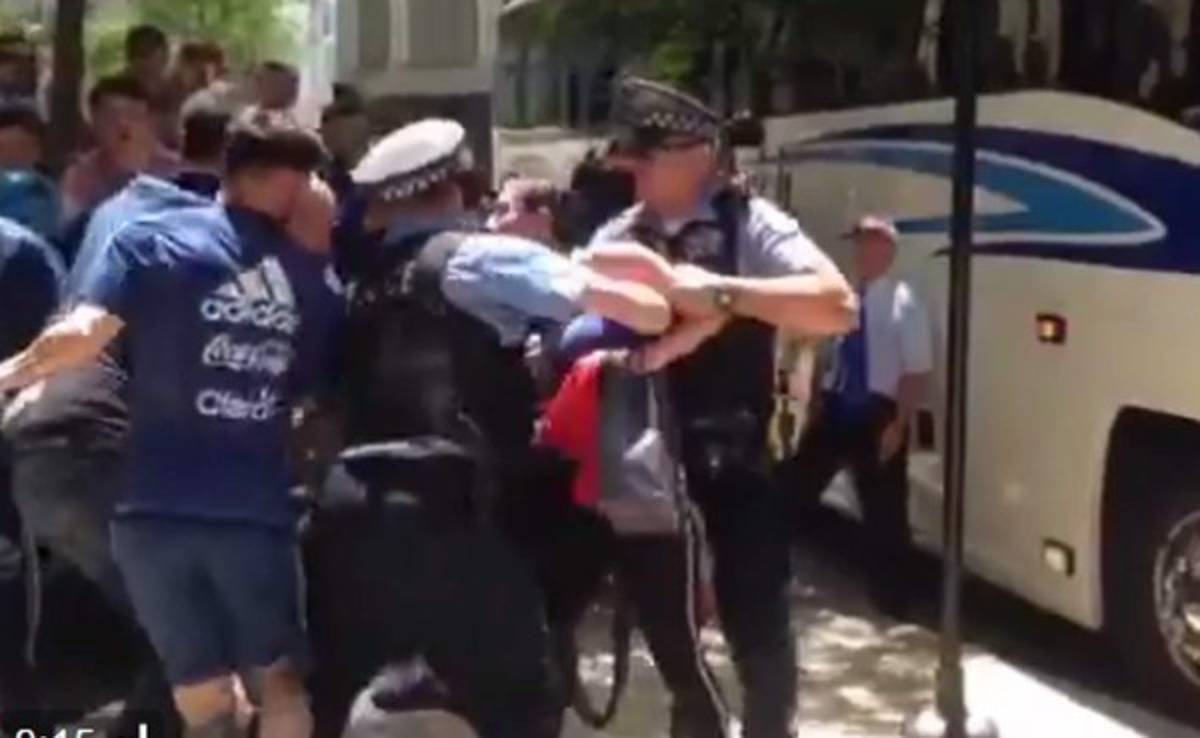 VIDEO: Tenso momento en que mexicana casi lesiona a Messi en Chicago