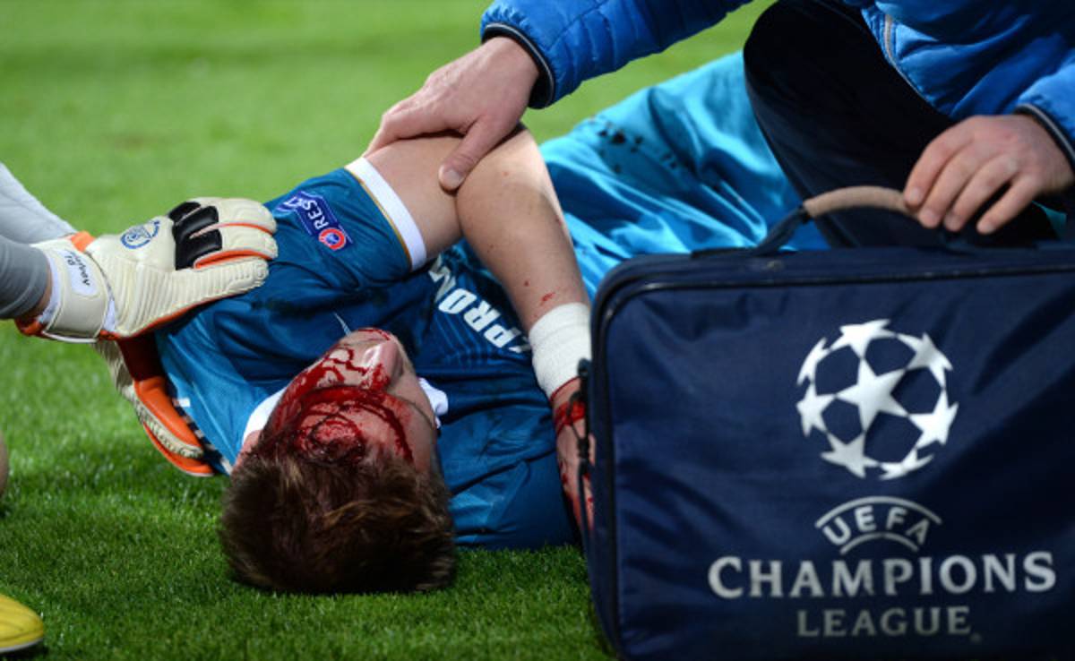 VIDEO: El duro rodillazo de Lewandowski a Tomas Hubocan