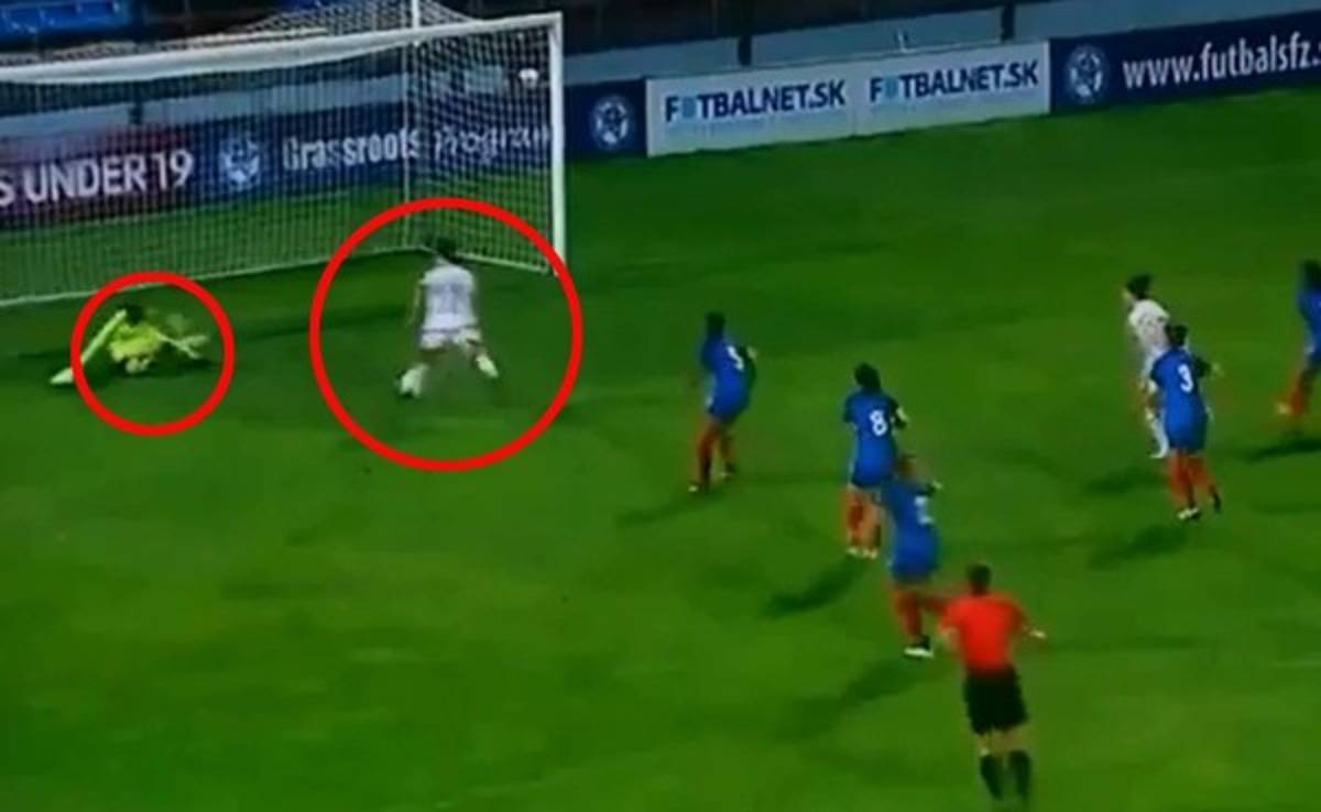 Nahikari García protagoniza el peor fallo en la historia del fútbol femenino