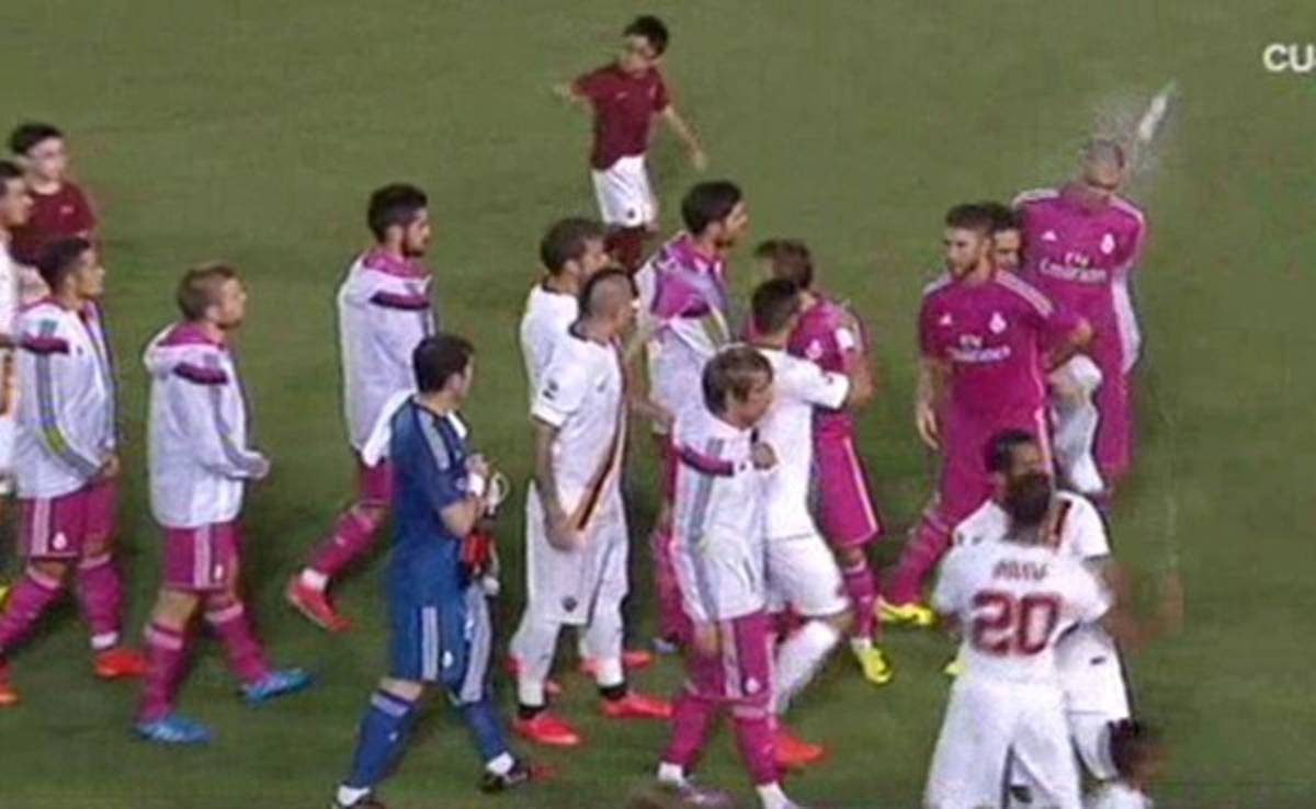 Keita explica que lanzó botella a Pepe porque lo escupió