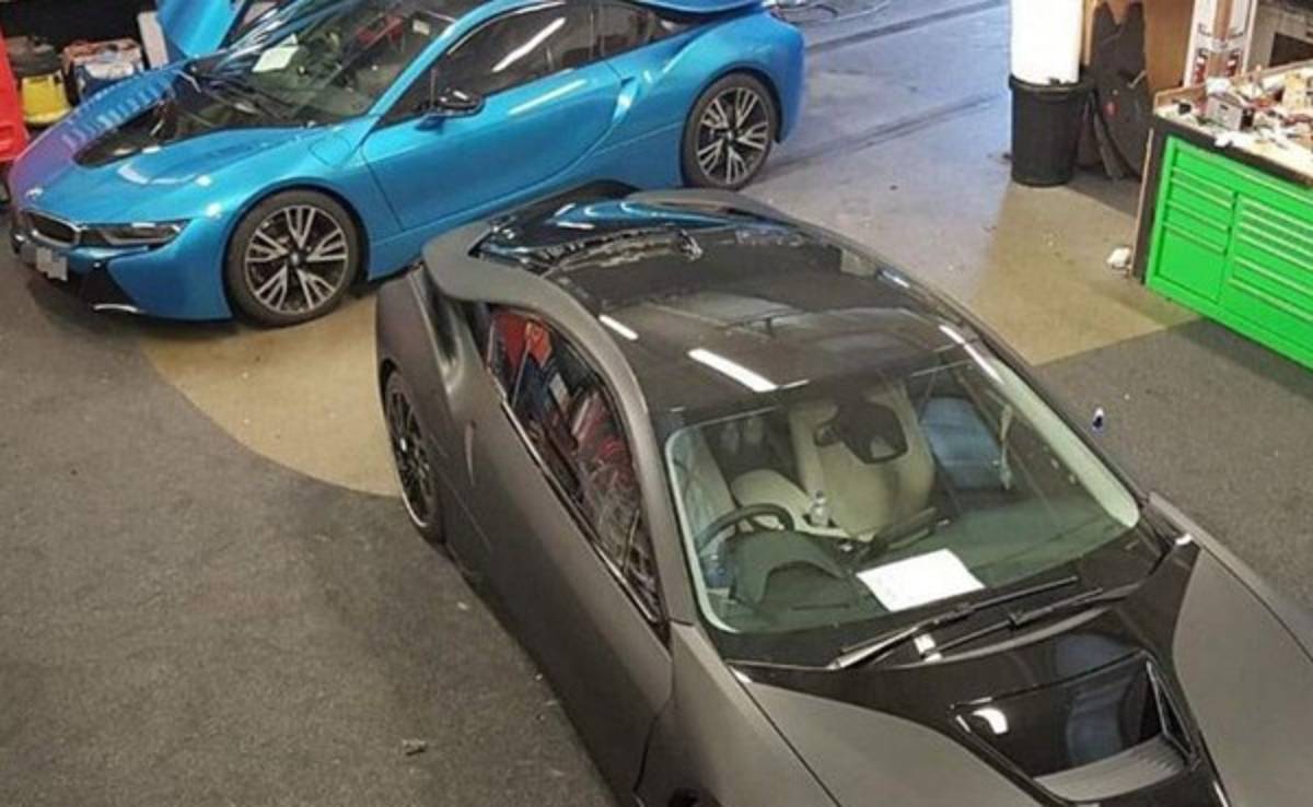 El problema que causó a jugadores de Leicester los vehículos que les regalaron