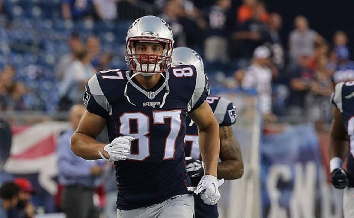 Corpulento jugador de la NFL, Rob Gronkowski, aprende a bailar ballet