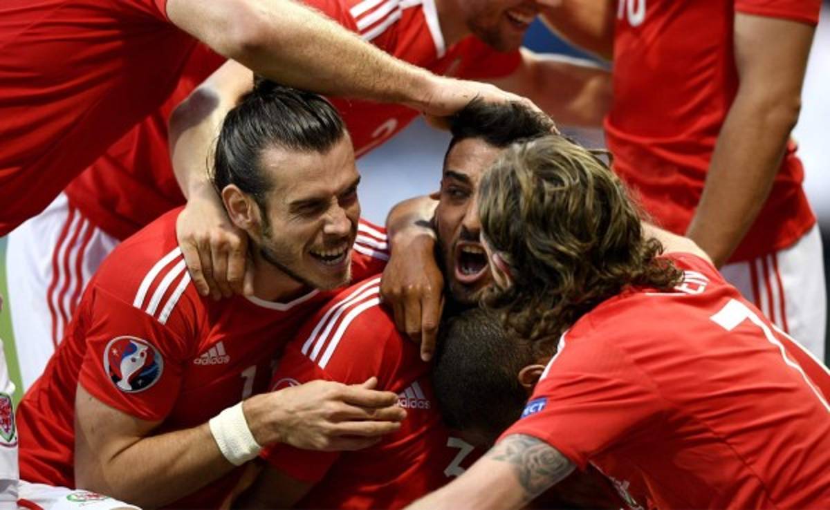 Gareth Bale y Gales se meten en octavos de la Eurocopa venciendo 3-0 a Rusia