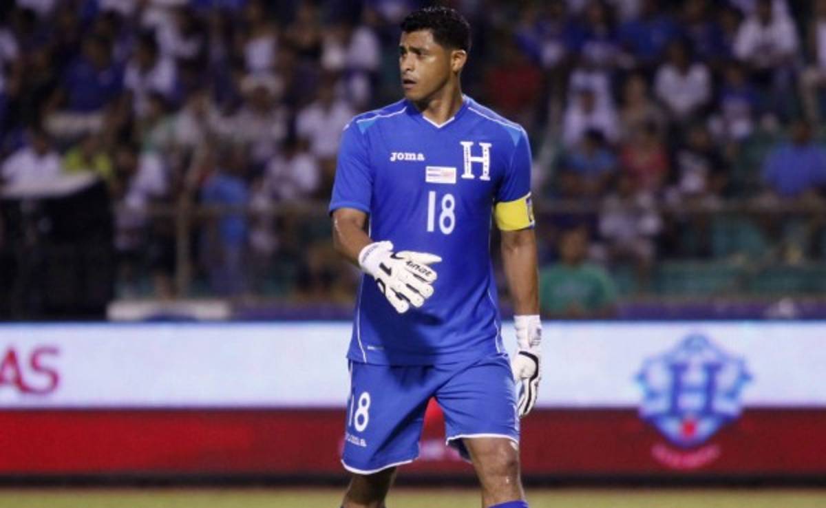 Noel Valladares lidera la lista de futbolistas con cinco eliminatorias