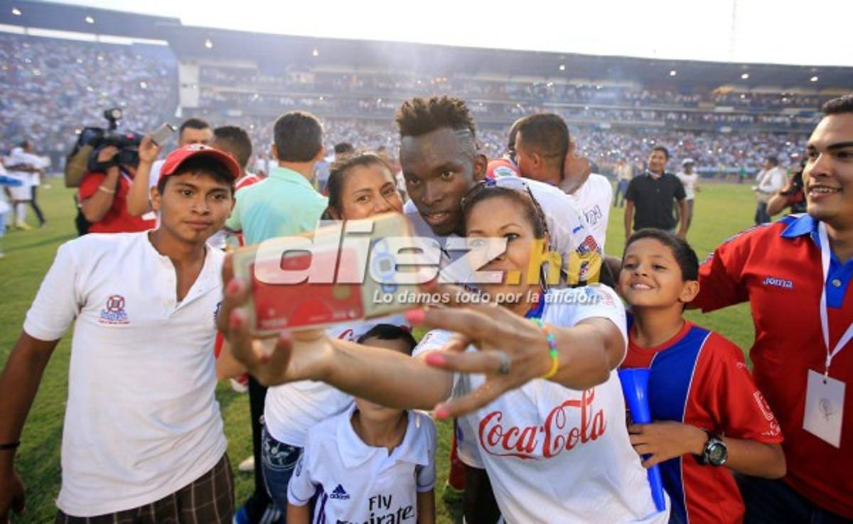 ¿Serán estas las últimas 15 fotos de Alberth Elis como jugador de Olimpia?