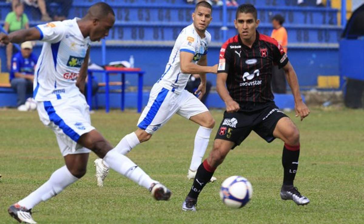 Claros fue titular y Alajuela pierde contra equipo de tercera de México