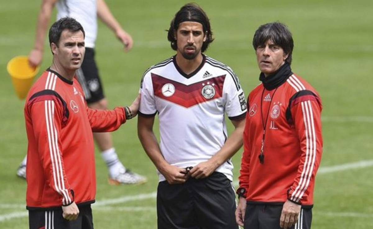 Sami Khedira llegó con desgarre muscular a Alemania
