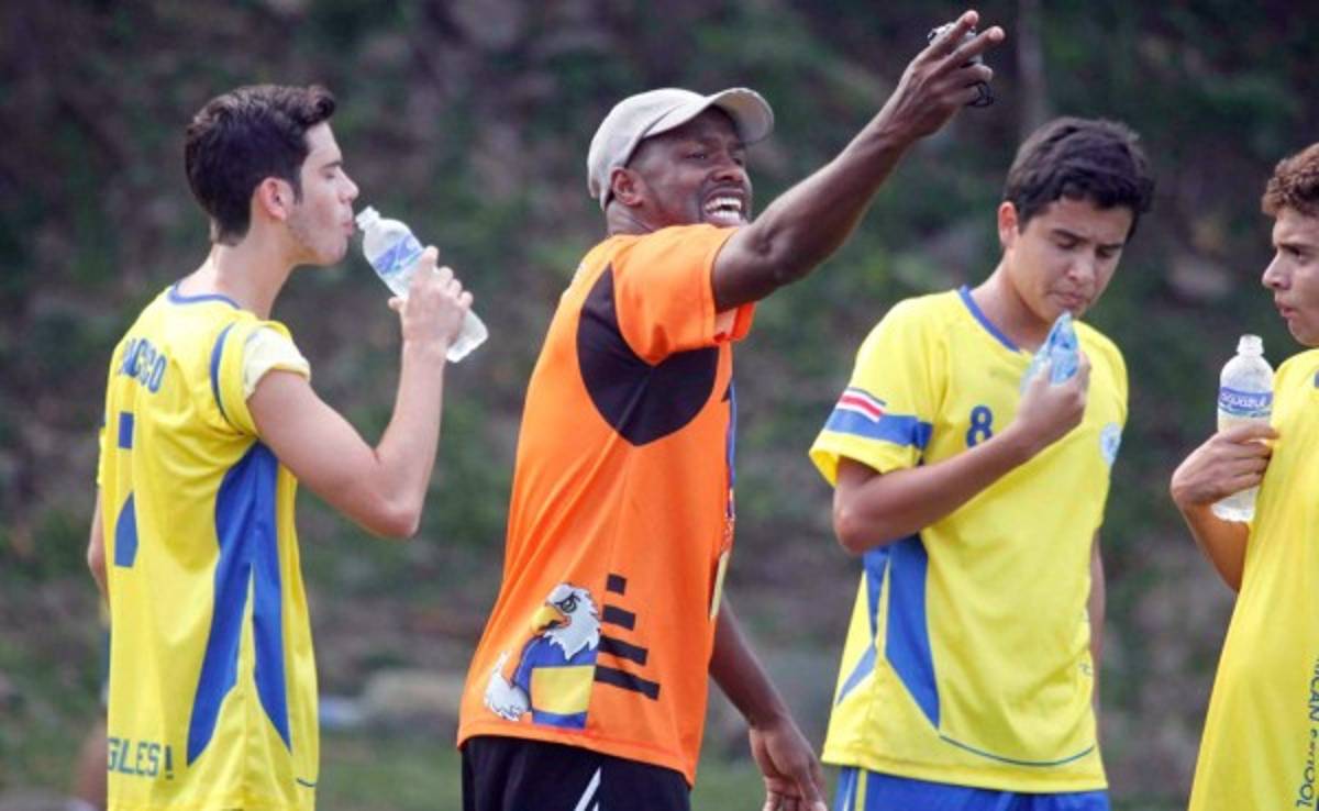 Ex seleccionado tico Harold Wallace dirige en torneo bilingüe centroamericano