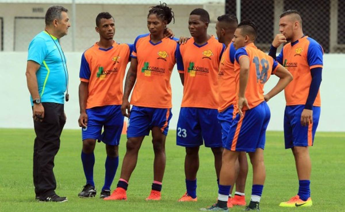 Alianza Becerra entrena en el Carlos Miranda pensando en Parrillas One