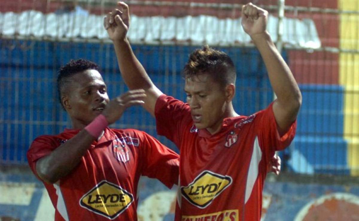 Vida se lleva el clásico ceibeño con gol de Moya al último minuto