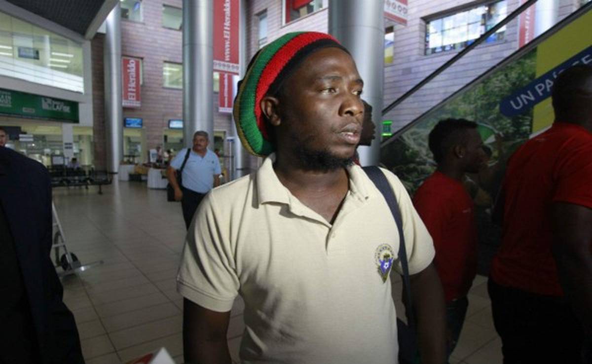 El Alpha United y su entrenador al estilo Bob Marley