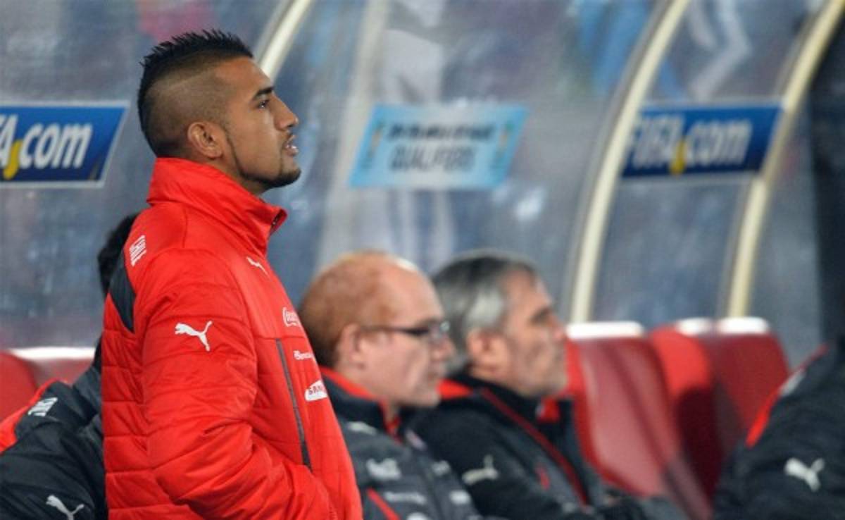 Médico que operó a Vidal aconseja que no debería jugar el mundial.