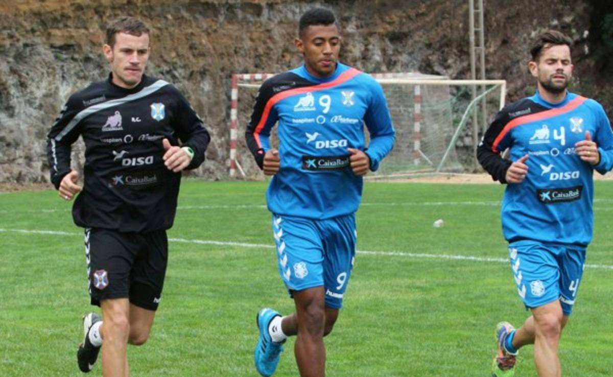 Choco Lozano continúa entrenando al margen del grupo en el Tenerife