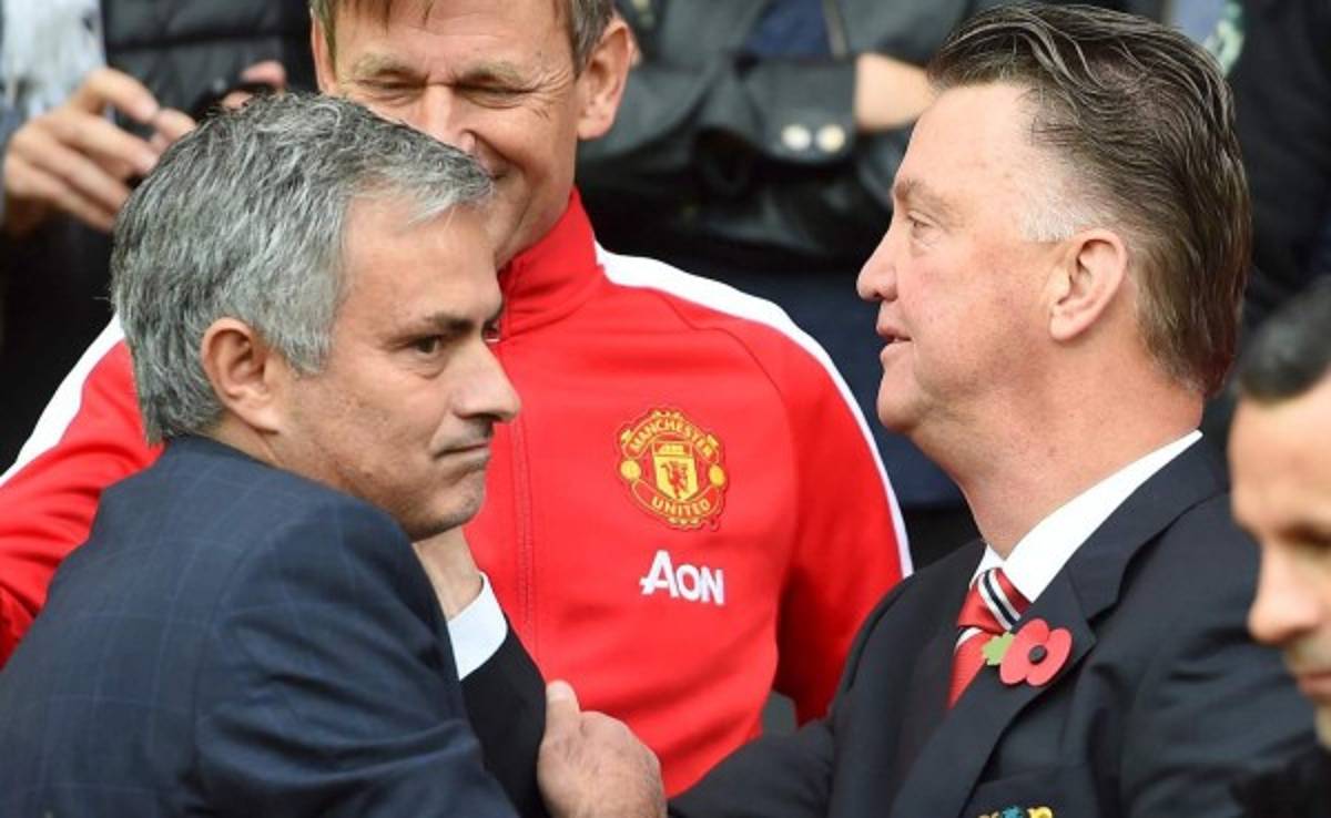 Mourinho culpa a Van Gaal de las derrotas del Manchester United