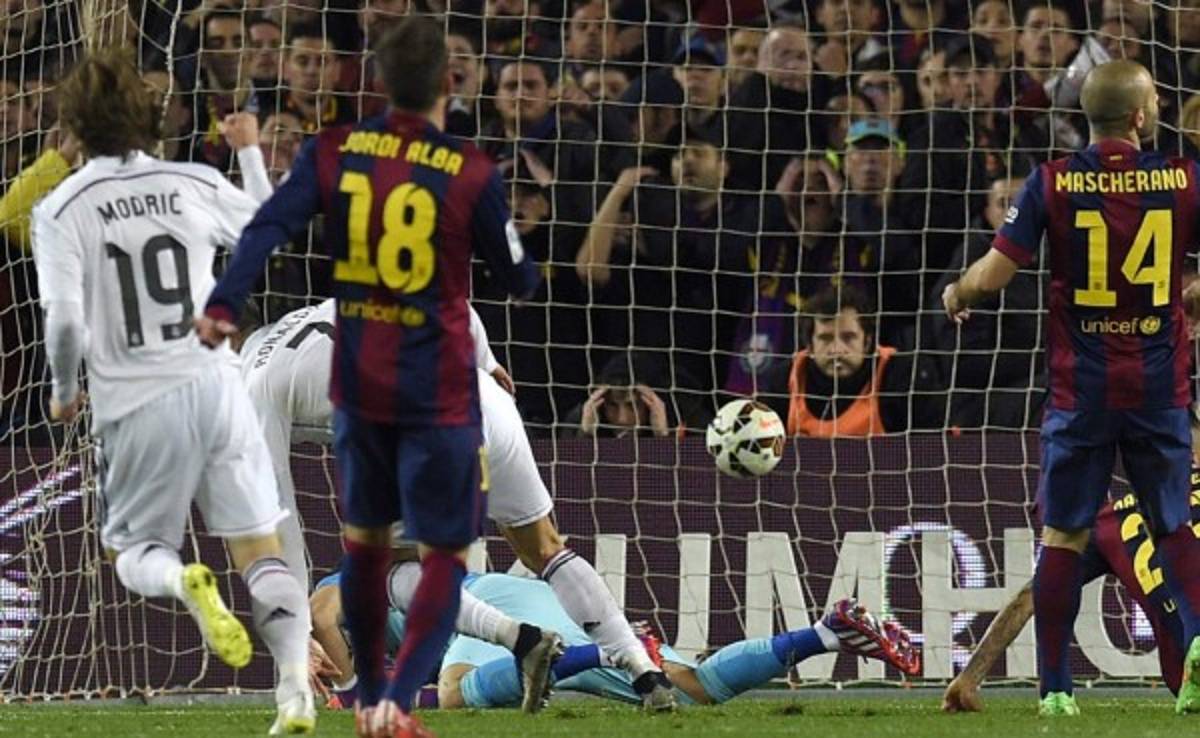 Sorprendente pase de Benzema a Cristiano Ronaldo