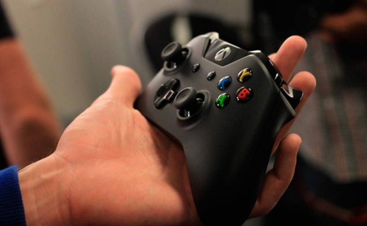 Hombre droga a su novia para poder jugar Xbox One