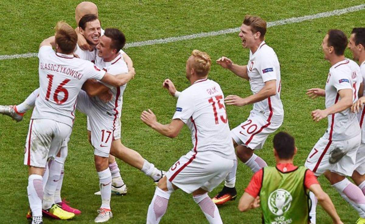 Polonia vence a Suiza en penales y avanza a cuartos de final de la Eurocopa