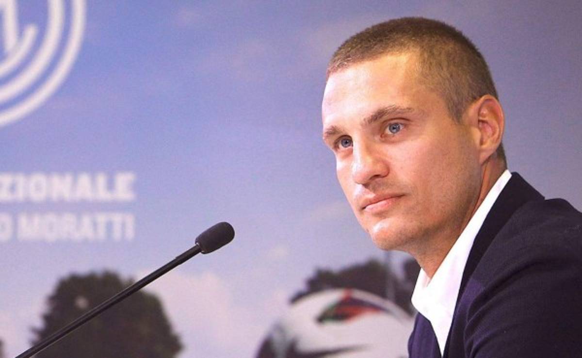 El serbio Nemanja Vidic anuncia su retiro del fútbol a sus 34 años