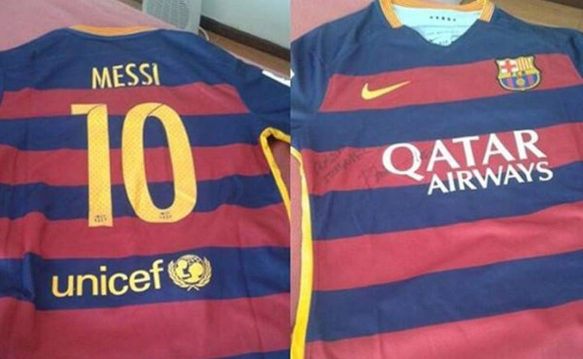 Messi envía una camiseta autografiada a Ham, el juvenil lesionado por Tevez