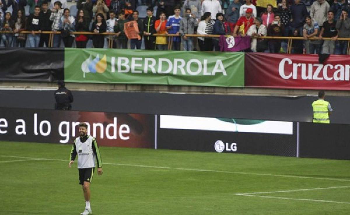 Aficionados abuchean a Piqué en entrenamiento de España