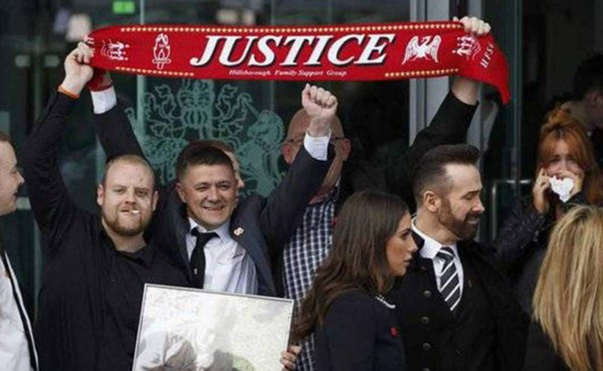 Policía británica pide disculpas a familias de 96 fallecidos en estadio de fútbol