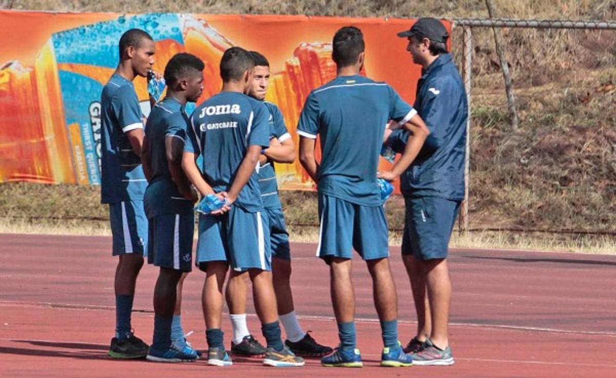 Diego Vázquez manda a cinco jugadores a las reservas