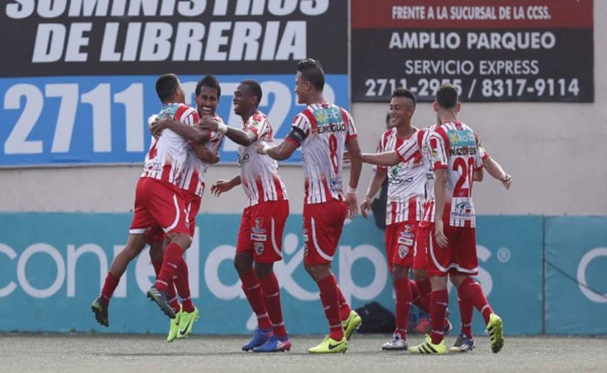 ¡Sorpresa! En Costa Rica, un pequeño equipo es líder y sueña con el título