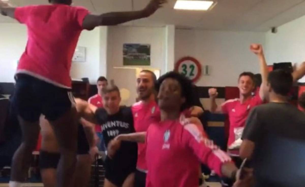 VIDEO: La eufórica celebración del vestuario de la Juventus al proclamarse campeón de Italia