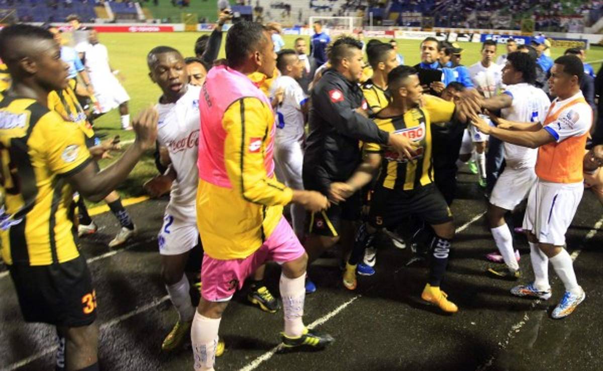 ¡Romell Quioto y Kevin Espinoza se quedan sin castigo por zafarrancho!