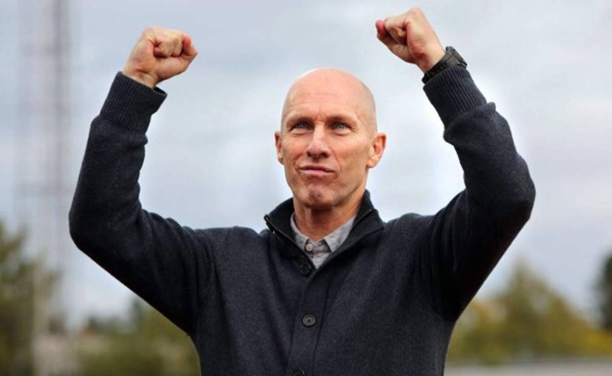 ¡Bradley reaparece para dirigir al Swansea de la Premier League!