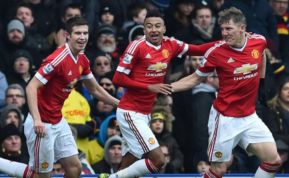 Depay y Schweinsteiger colocan al Manchester United líder de la Premier