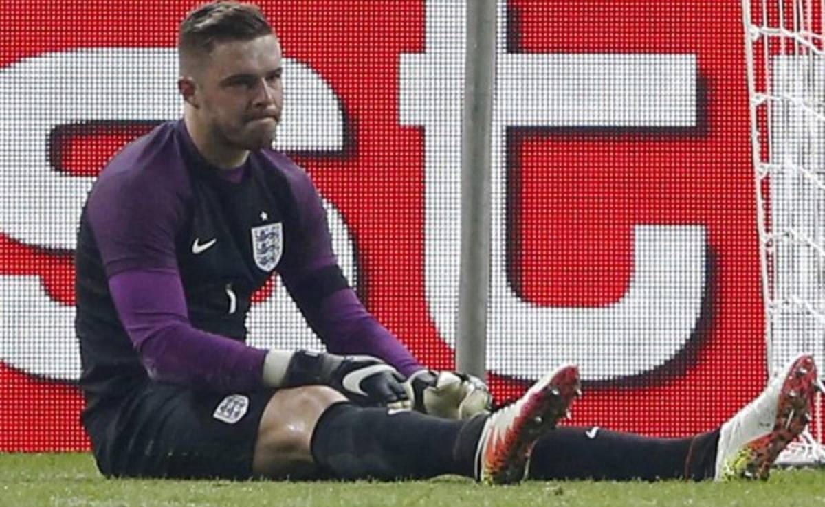 El guardameta Jack Butland sufrió en Berlín fractura de tobillo