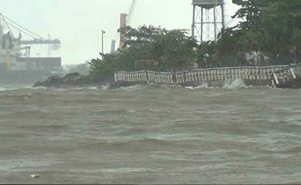 ALERTA ROJA: Earl se convierte en huracán categoría uno y deja fuertes lluvias