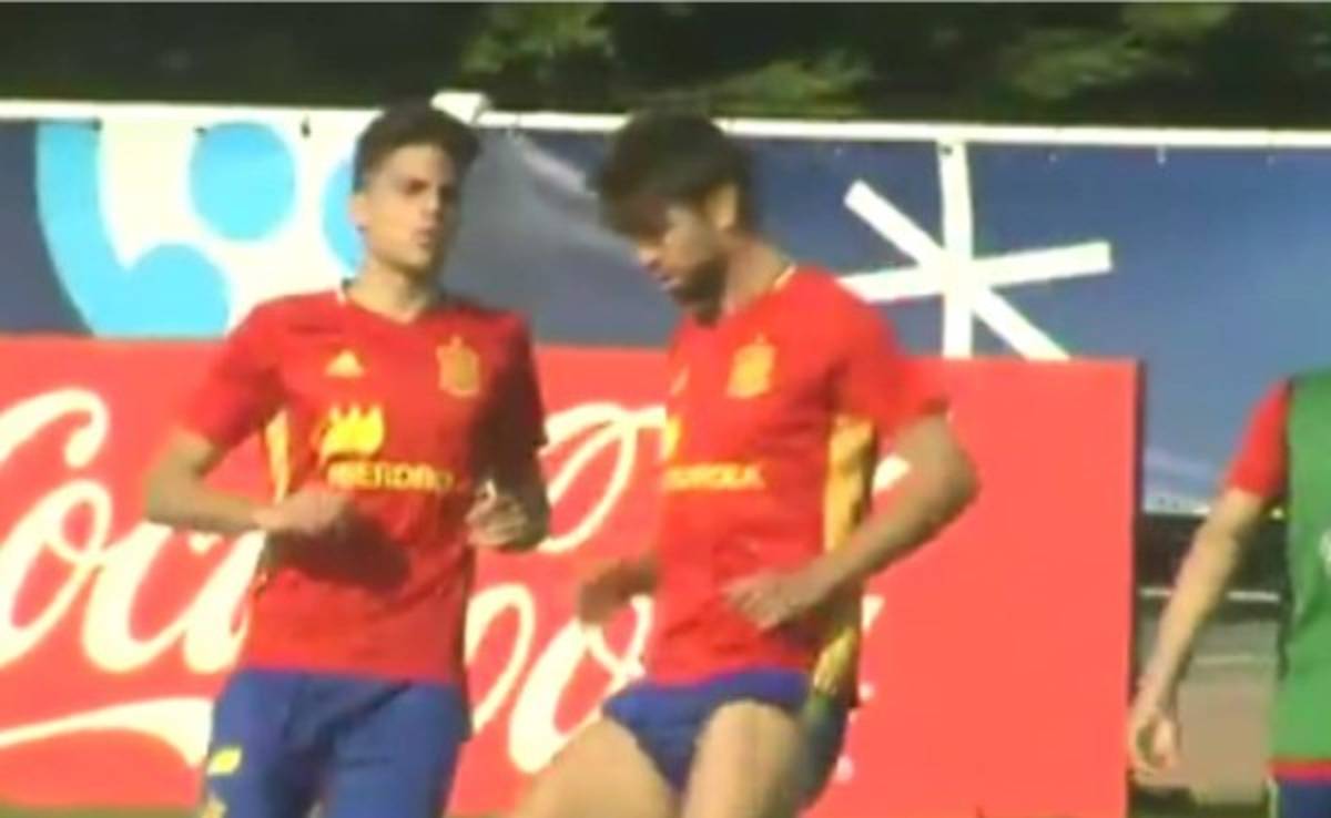 VIDEO: Piqué y Ramos enseñan más de la cuenta durante entrenamiento