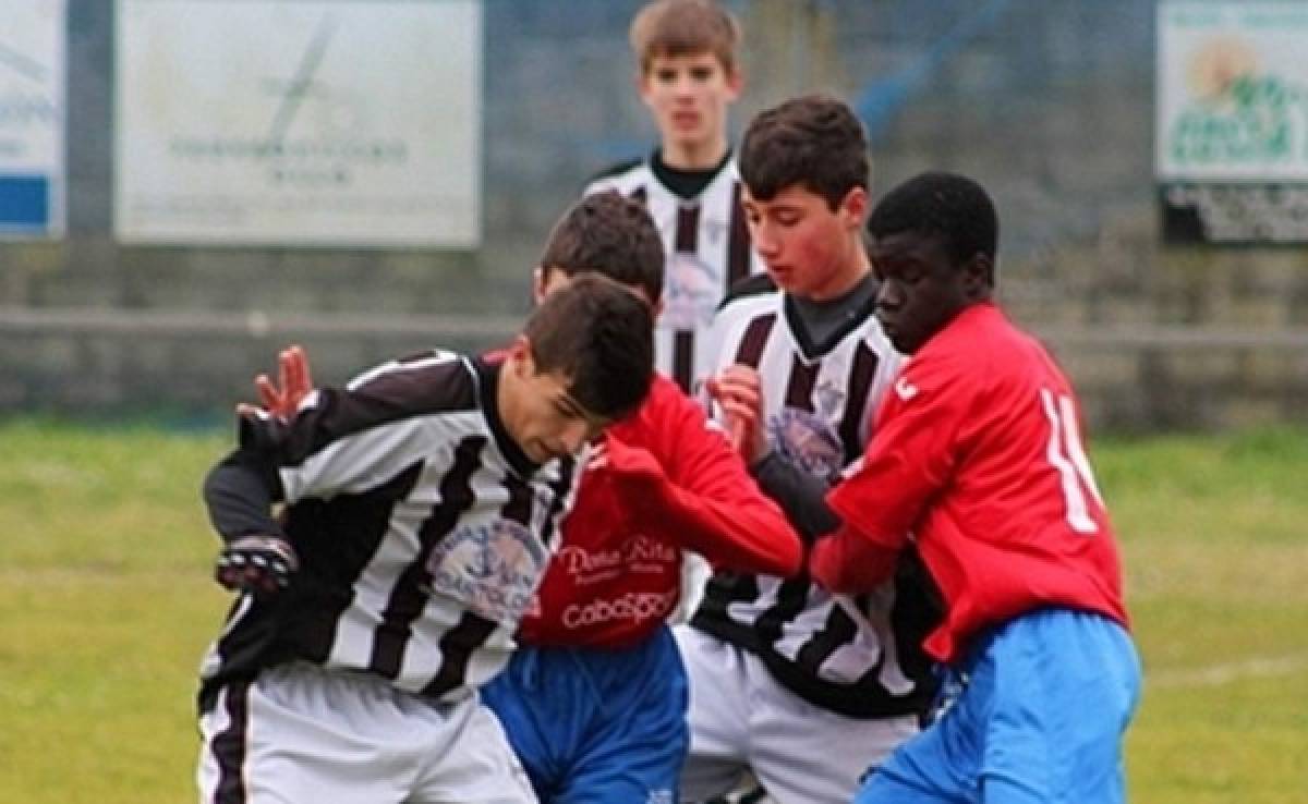 Muere un joven de 15 años mientras jugaba un partido de fútbol en España