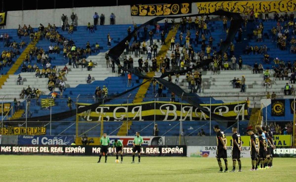 Barra de Real España homenajea a su fallecido líder