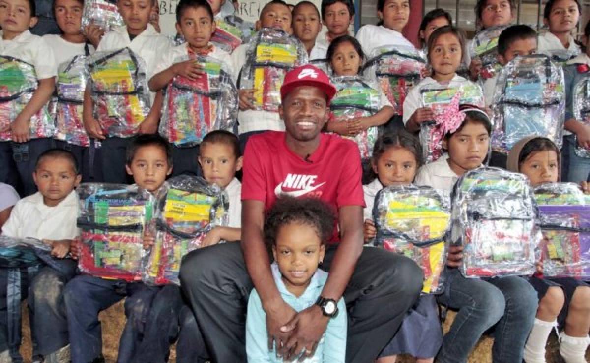 Futbolistas hondureños y sus grandes gestos con sus familias tras recordar su dura niñez