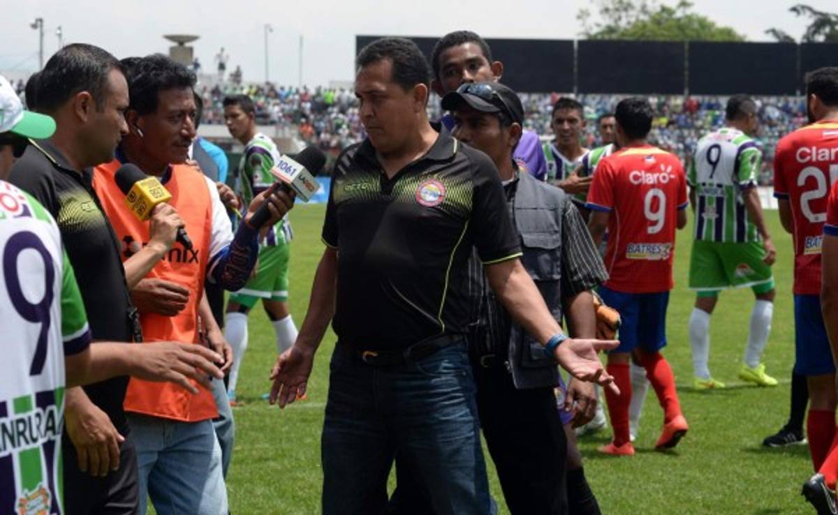 Nahún Espinoza, expulsado y eliminado en el fútbol de Guatemala