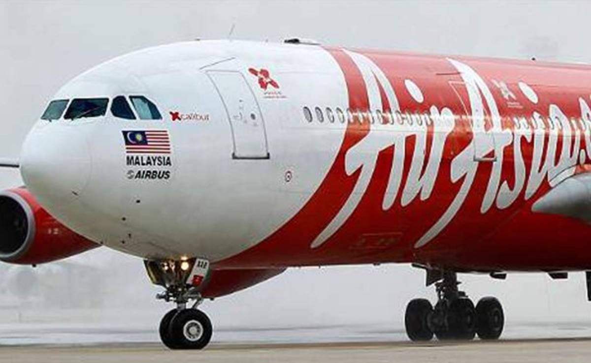 Avión de AirAsia pudo haber amerizado en el mar