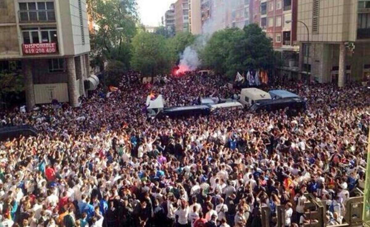 VIDEO: Así fue el recibimiento que afición le dio al Real Madrid